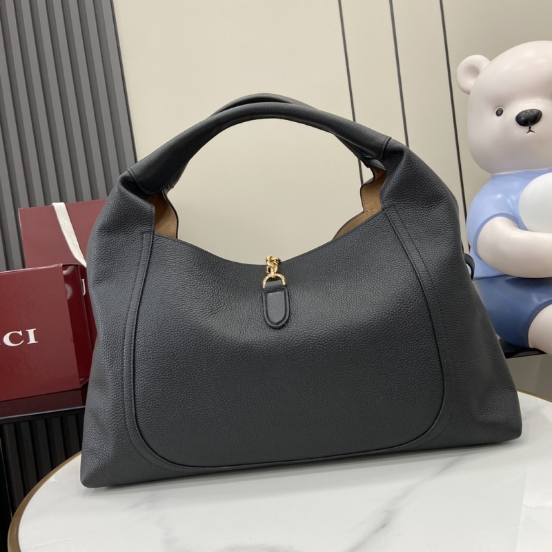 Черная кожаная сумка Gucci с золотой фурнитурой