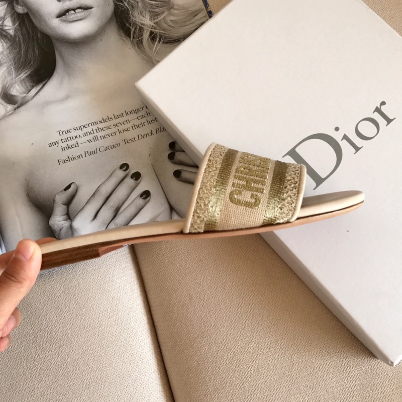Сандалии Christian Dior женские бежевые