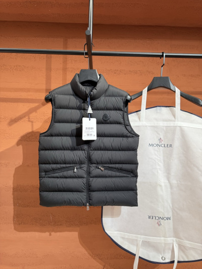 Жилет Moncler