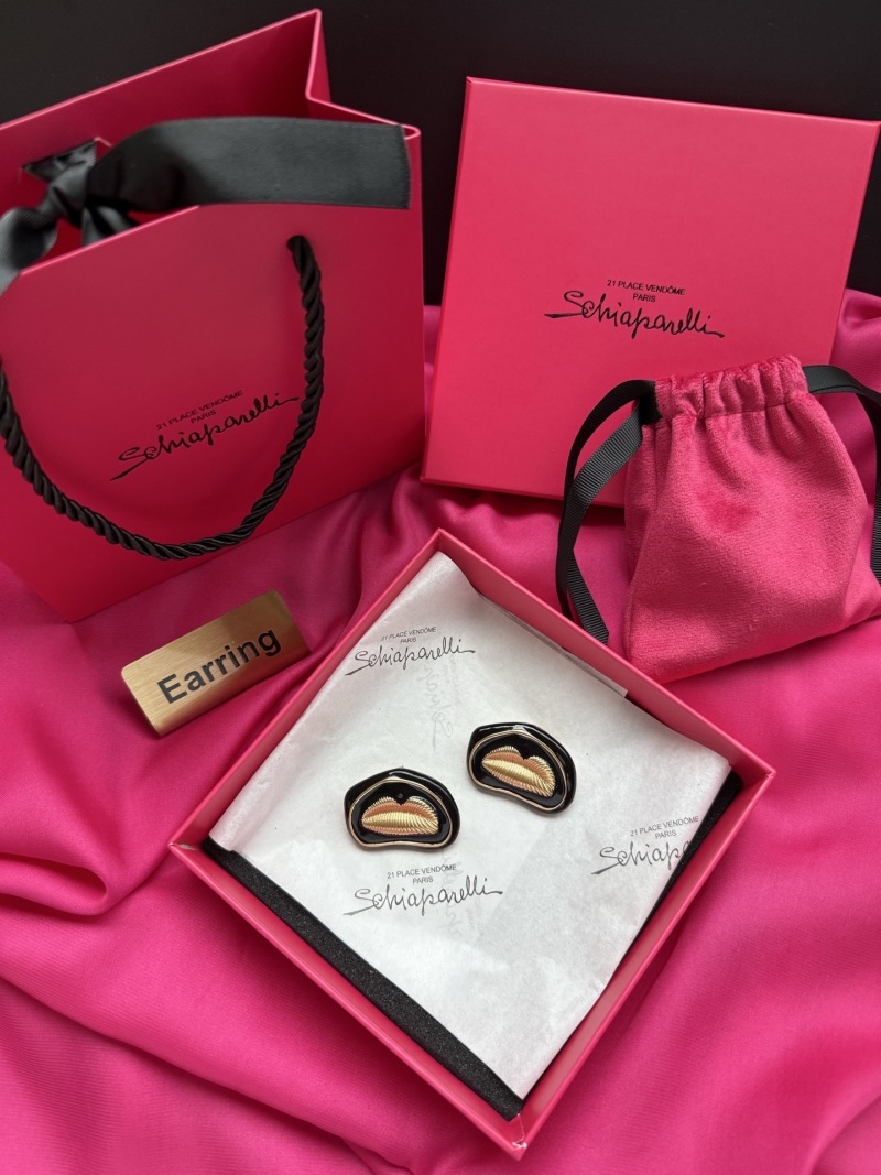 Серьги в виде губ Schiaparelli