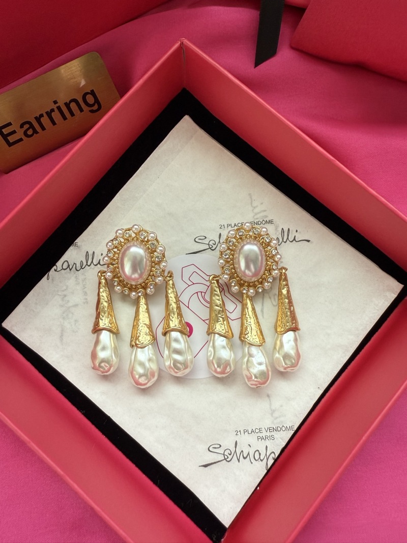 Серьги с жемчугом и позолоченными элементами Schiaparelli