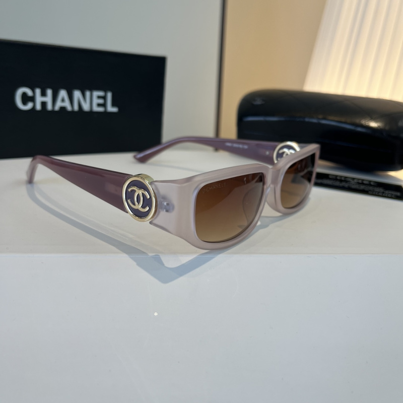 Солнцезащитные очки Chanel