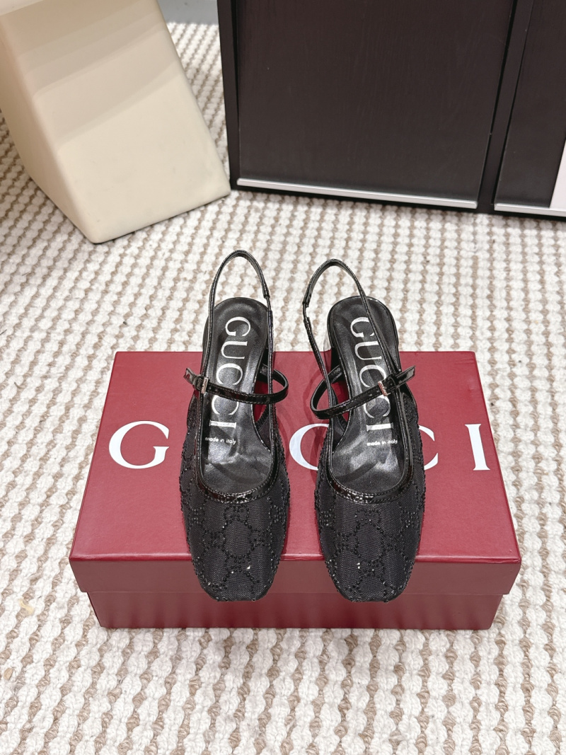 Женские туфли Gucci с цветочным принтом