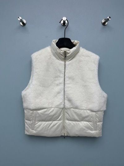 Жилет Loro Piana с белым мехом и утеплителем