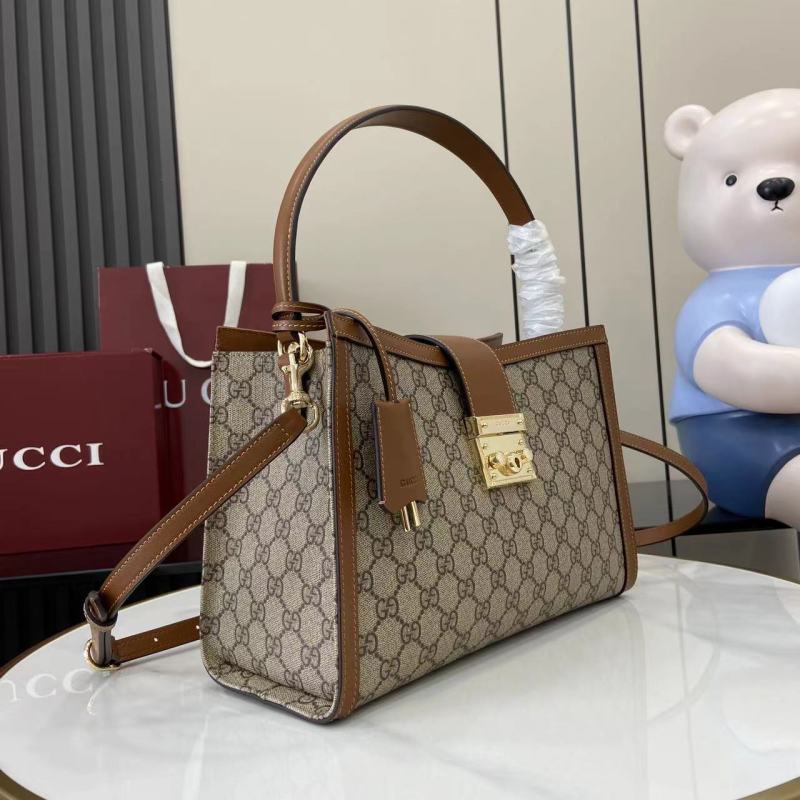 Сумка Gucci с монограммой и замком