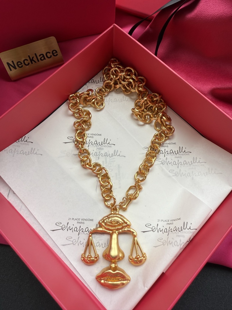 Колье с подвеской в виде весов Schiaparelli