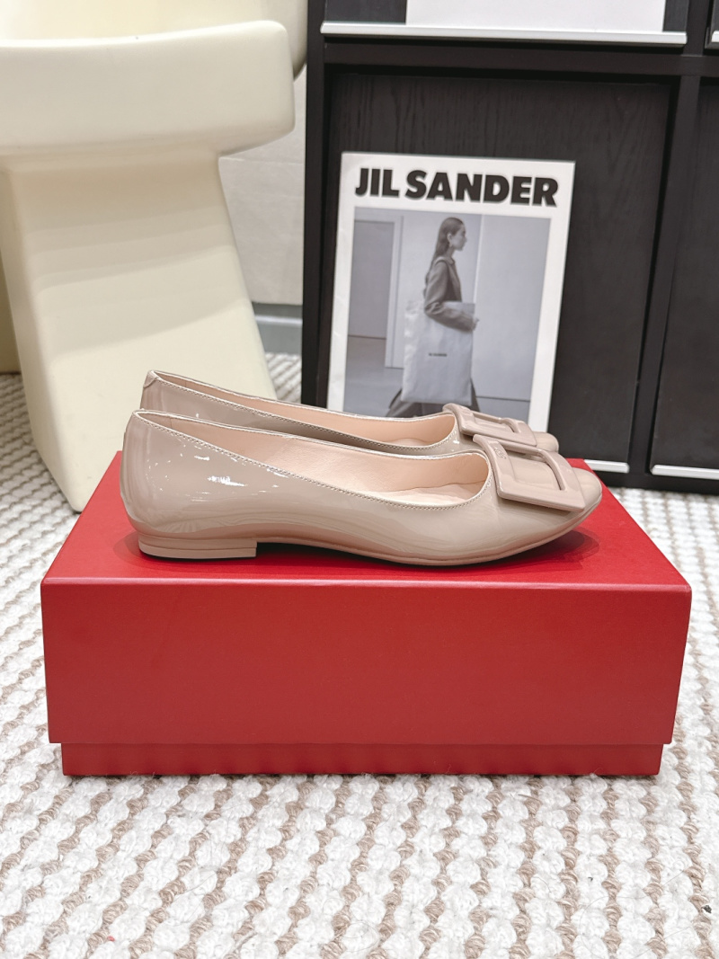 Женские туфли Roger Vivier на каблуке с декоративной пряжкой