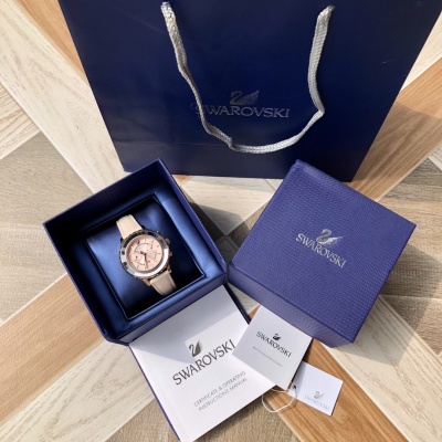 Часы Swarovski