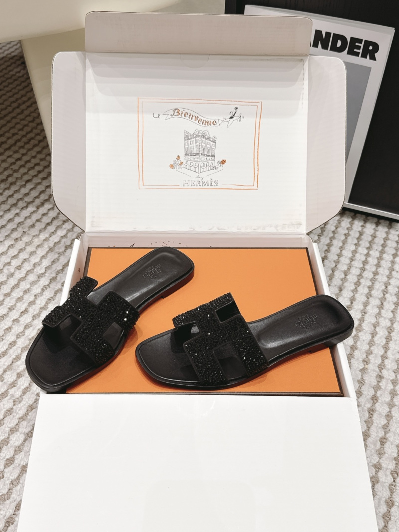Женские шлёпанцы с декоративной отделкой H Hermès
