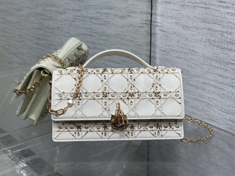 Женская сумка Dior Lady Dior с бисером и цепью