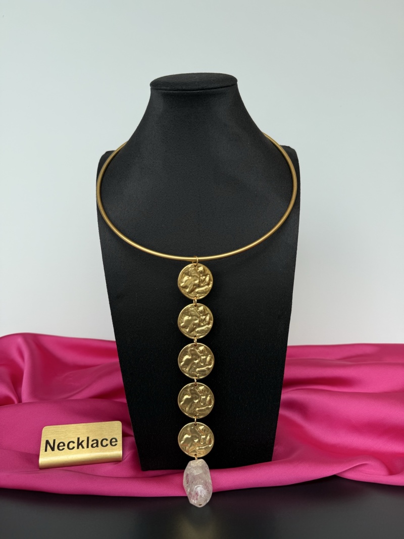 Золотистое колье с подвесками Schiaparelli