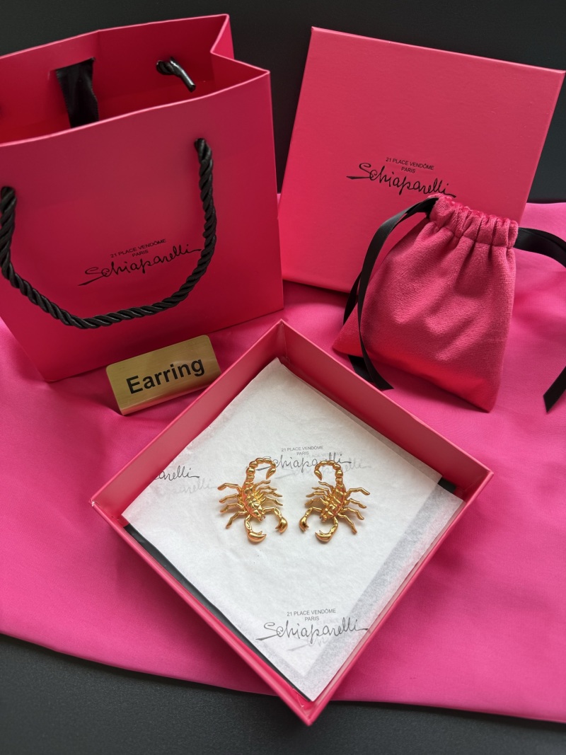 Серьги в виде скорпиона Schiaparelli