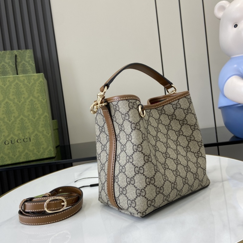 Сумка Gucci с монограммой и ремнем