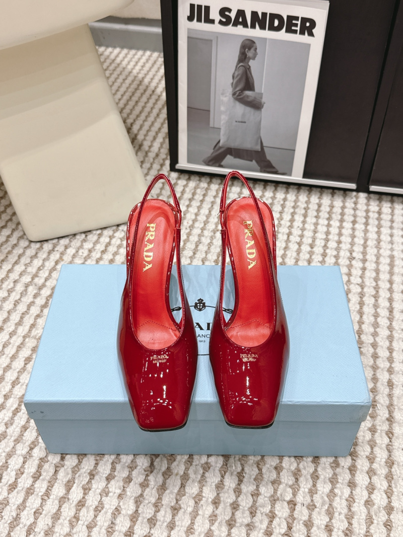 Женские красные босоножки Prada