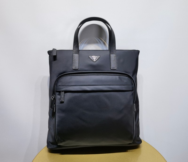 Сумка мужская Prada из Re-Nylon с кожаными вставками