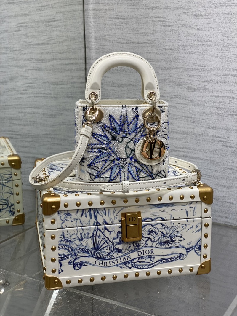 Сумка Dior Lady Dior с декором и чемоданчиком