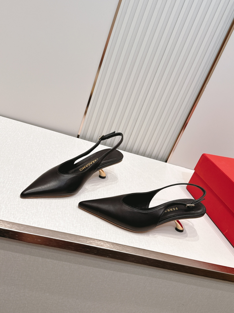 Женские черные туфли Ferragamo на металлическом каблуке