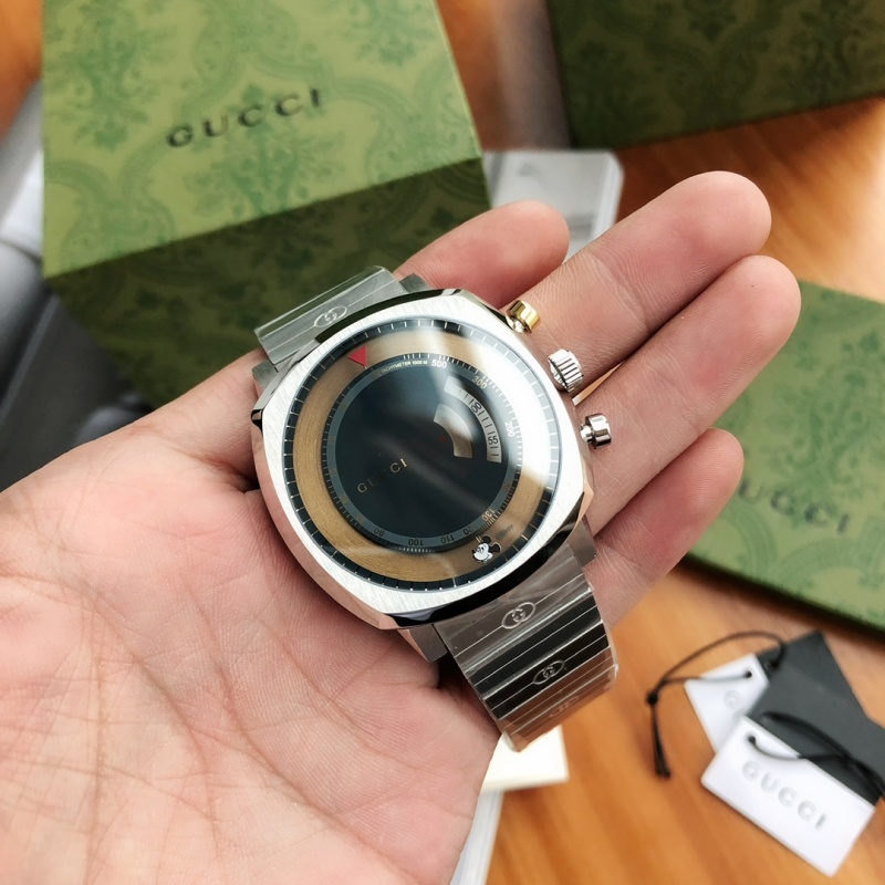Часы Gucci