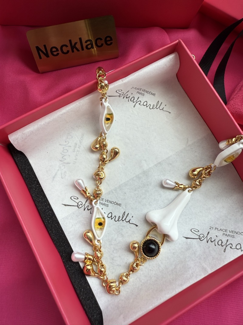 Нарядное колье с белыми и золотыми элементами Schiaparelli