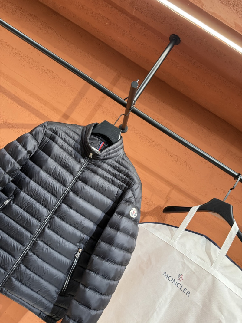 Пуховик Moncler