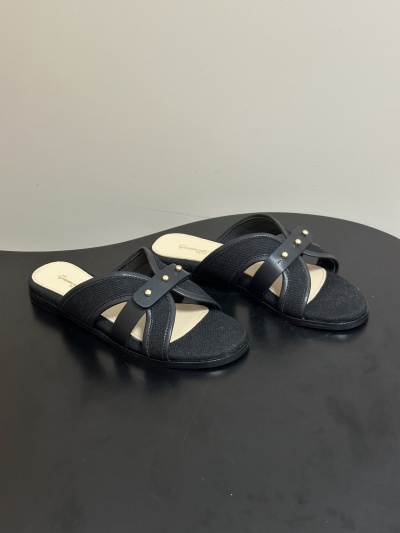 Босоножки женские Gianvito Rossi с заклепками