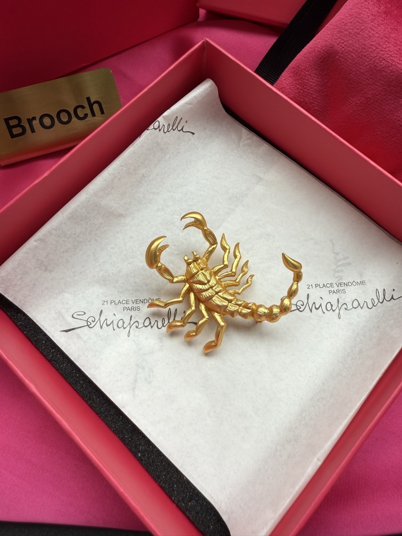 Брошь в виде скорпиона Schiaparelli