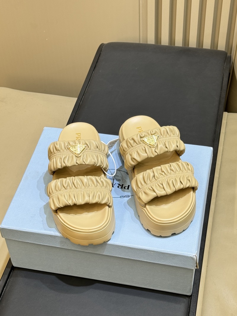 Шлёпанцы Prada