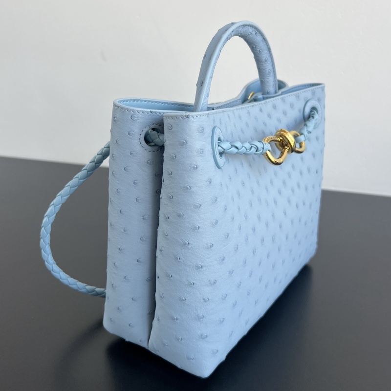 Сумка Bottega Veneta из страусиной кожи