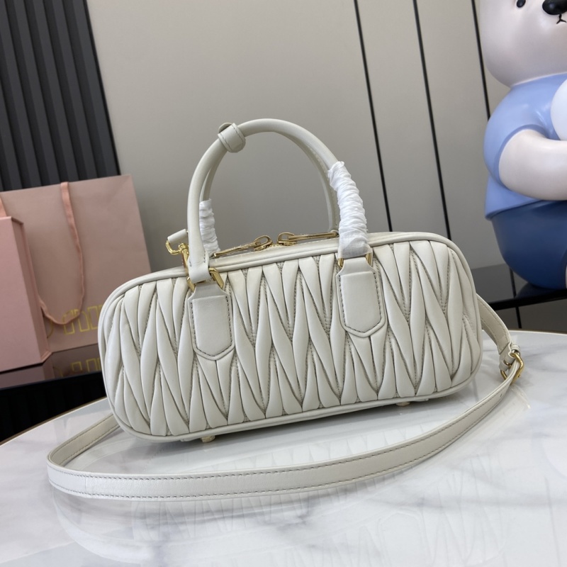 Сумка Miu Miu с ручками и ремнем