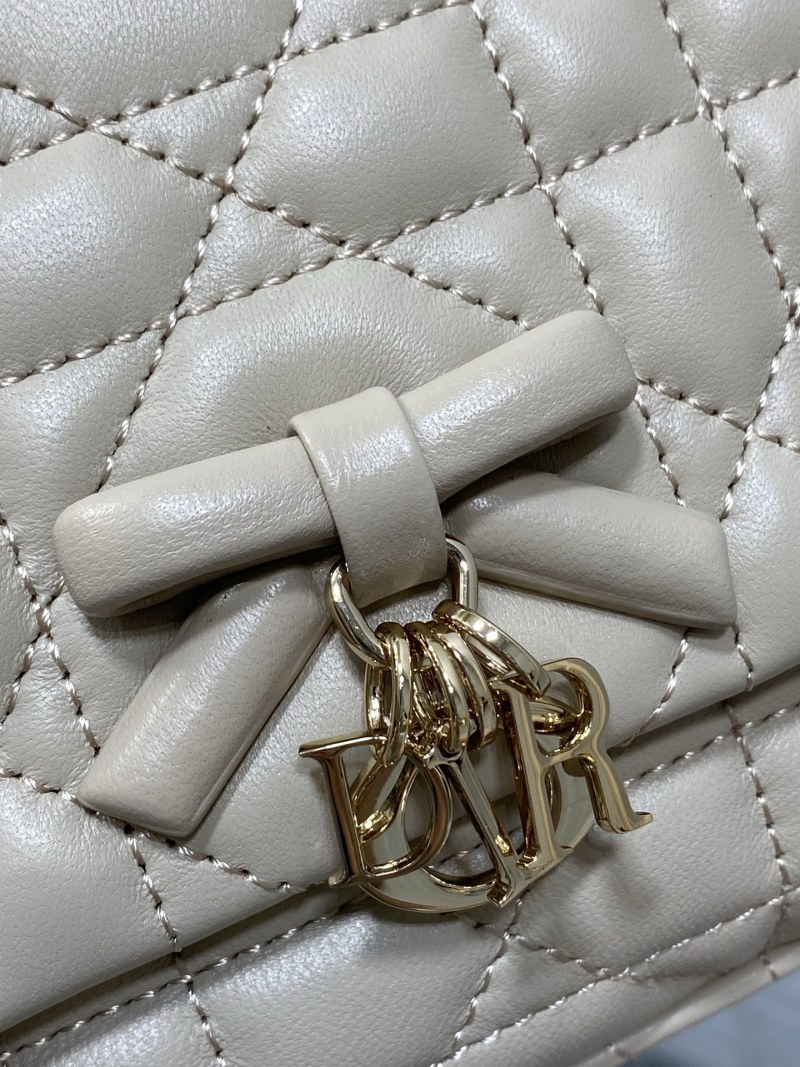 Женская сумка Dior с кисточкой