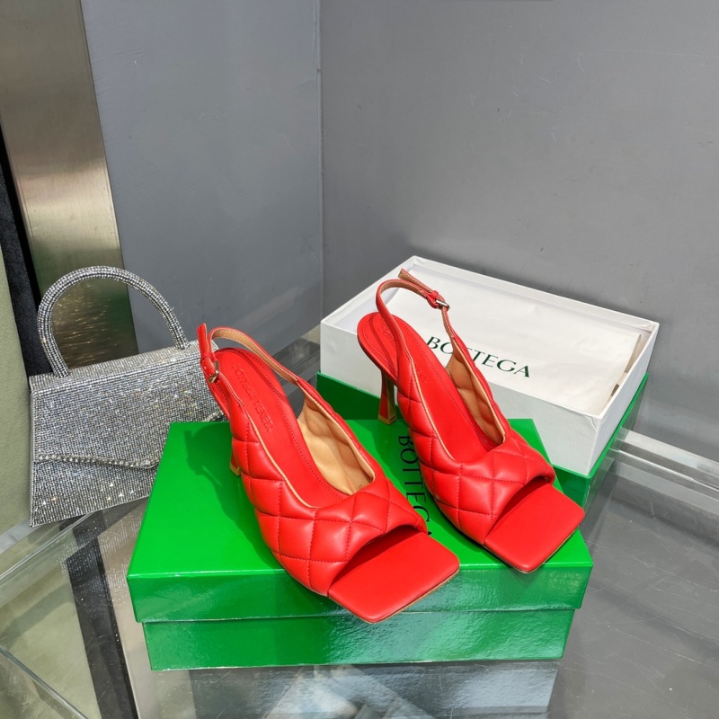 Женские шлёпанцы с квадратным носом из натуральной кожи Bottega Veneta