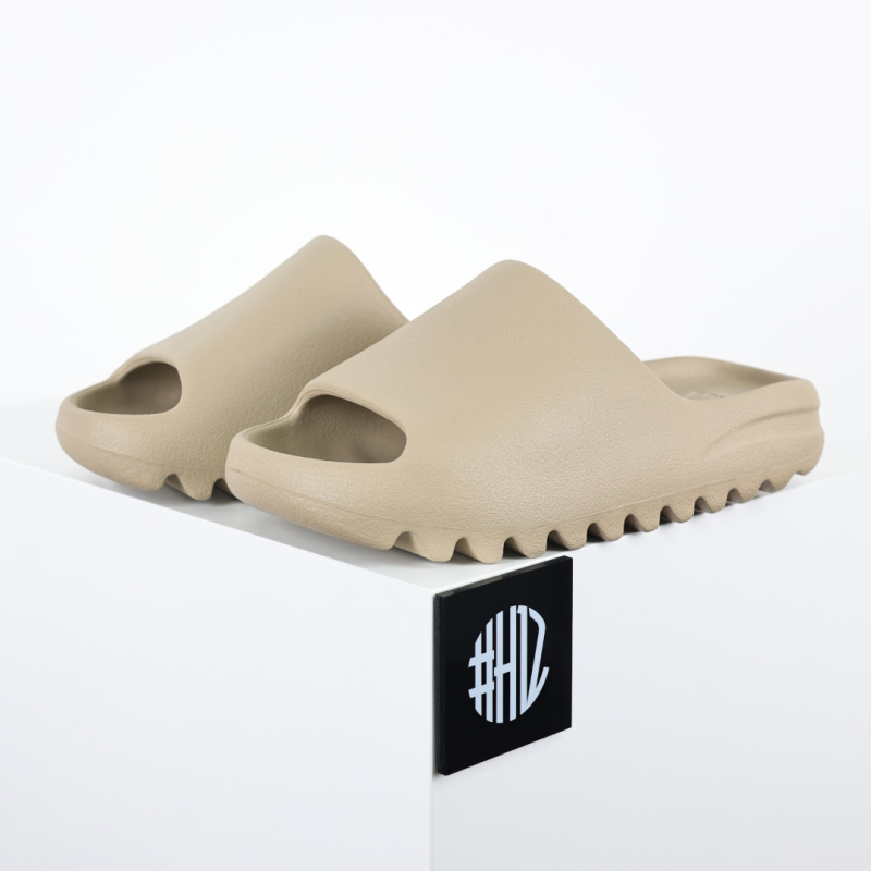 Сандалии Yeezy Slide Soot