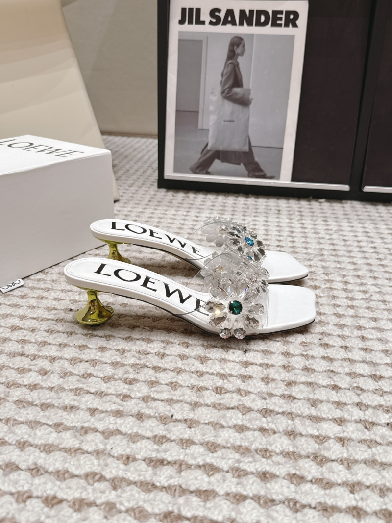 Белые женские босоножки со стразами и цветами Loewe