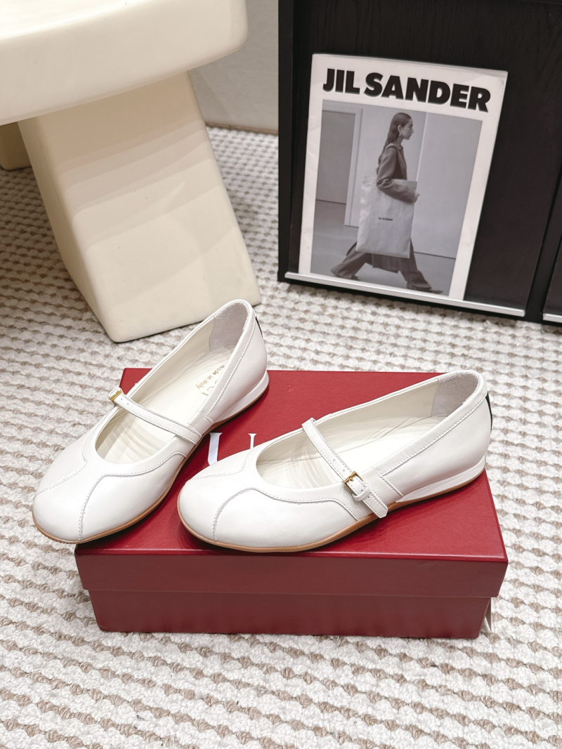 Балетки белые с ремешком Gucci