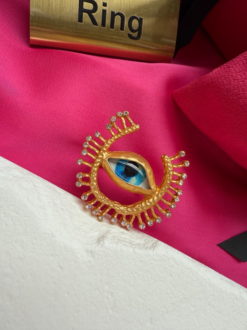 Брошь в виде глаза Schiaparelli