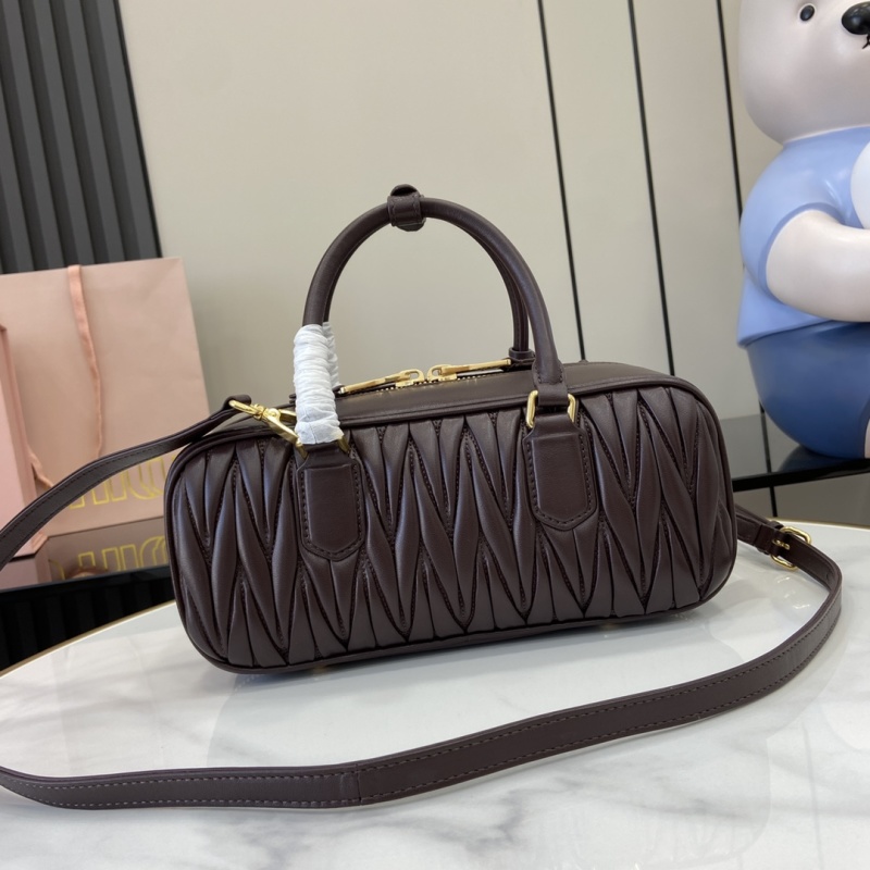 Сумка Miu Miu с ручкой и плечевым ремнем коричнева