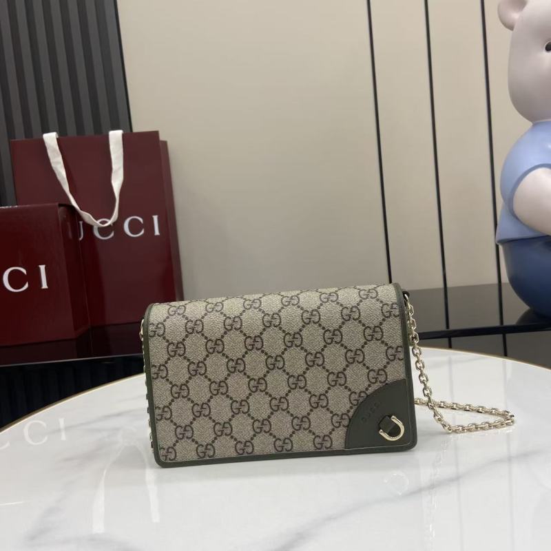 Сумка-клатч Gucci с цепочкой