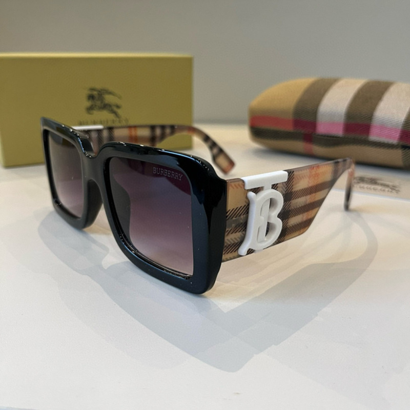 Солнцезащитные очки Burberry с логотипом B