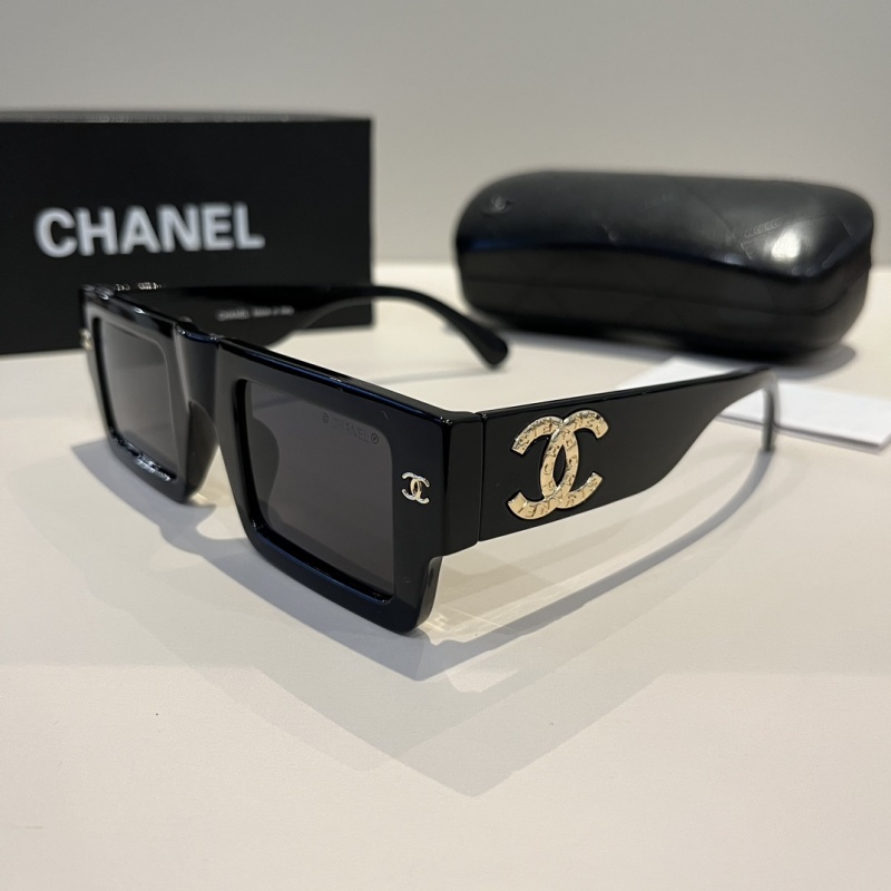 Солнцезащитные очки Chanel