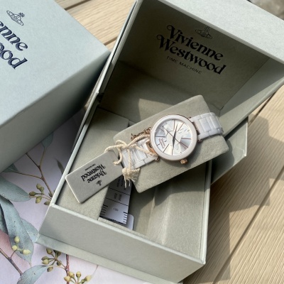 Часы Vivienne Westwood
