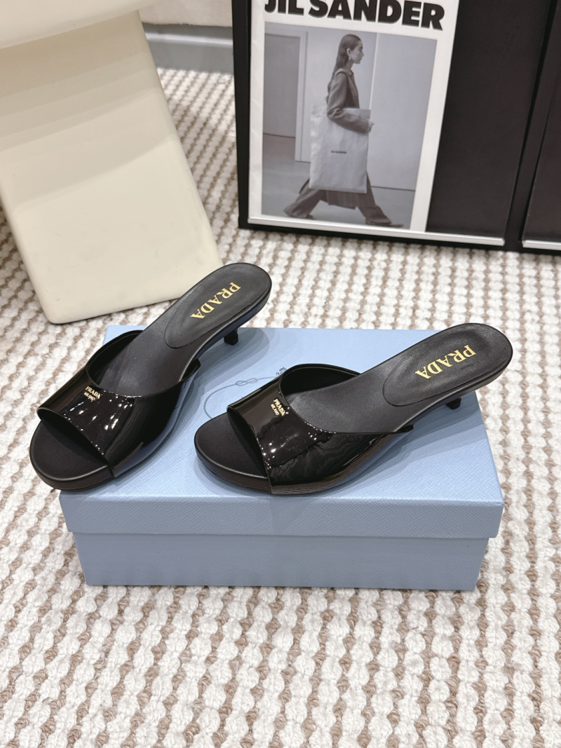 Сабо женские Prada черные лакированные