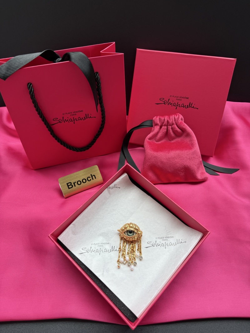 Брошь в виде глаза с подвесками Schiaparelli