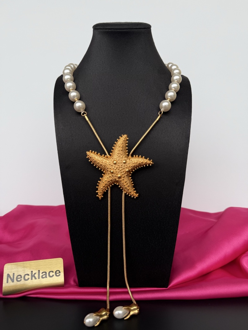 Нарядное колье с золотой звездой и жемчугом Schiaparelli