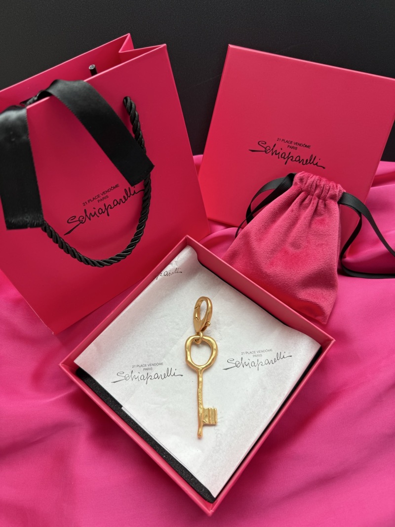 Золотистый ключевой кулон Schiaparelli