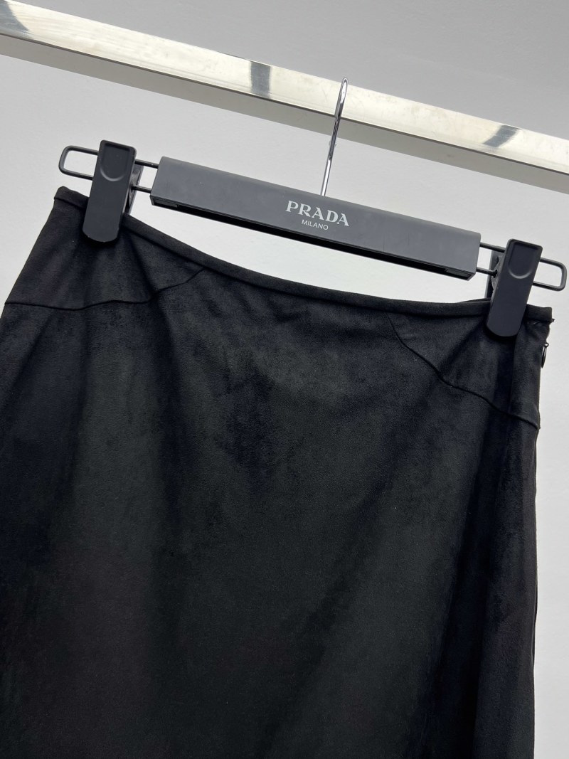 Черная замшевая юбка Prada