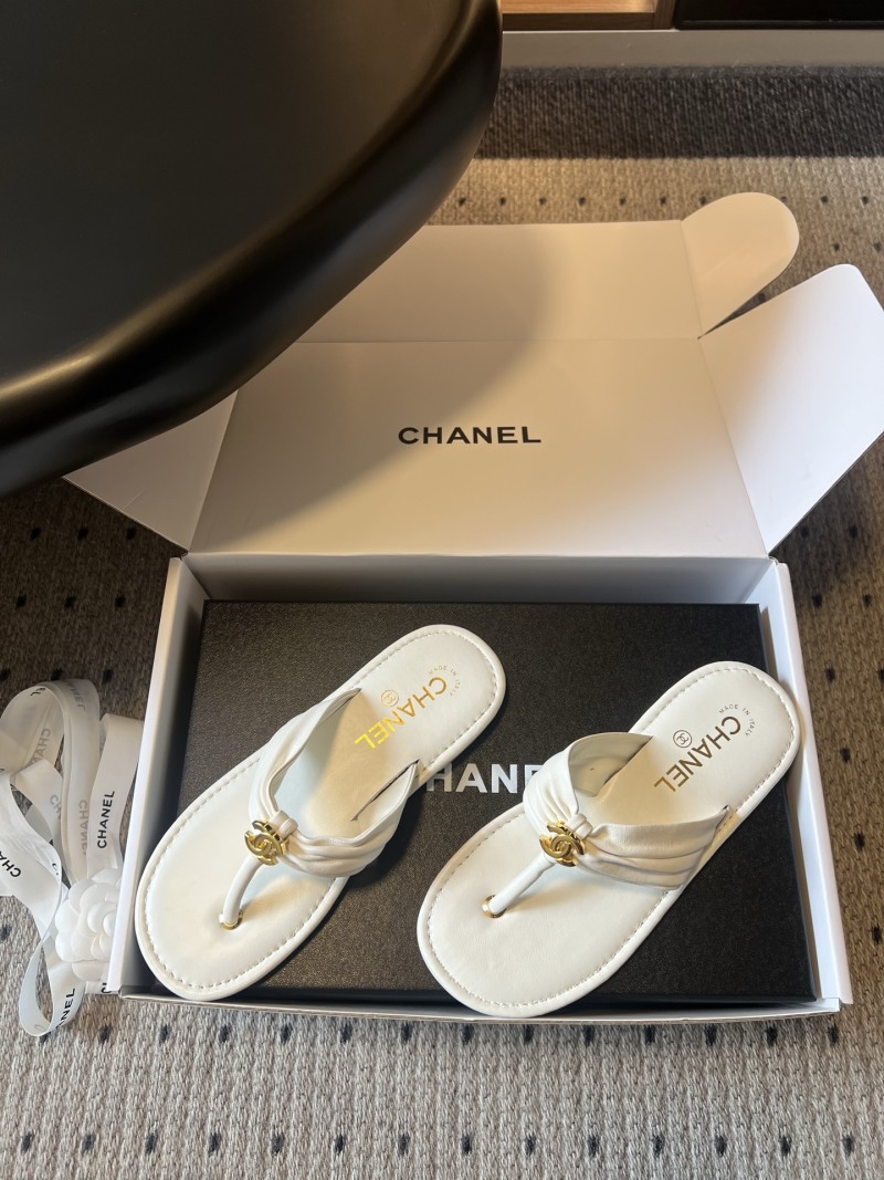 Белые кожаные сандалии Chanel с логотипом
