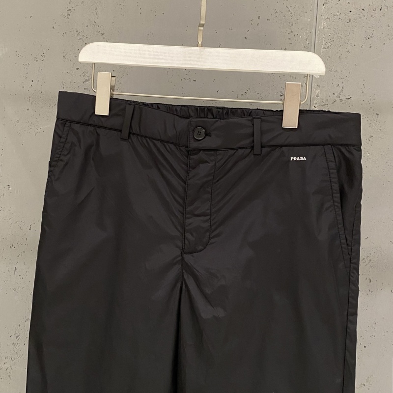 Чёрные брюки Prada с логотипом