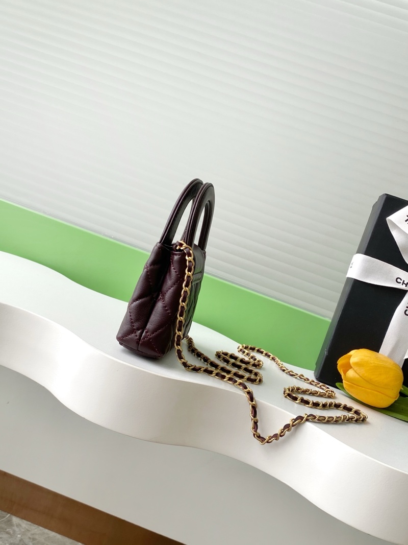 Мини сумка Kelly из кожи с золотой фурнитурой Chanel