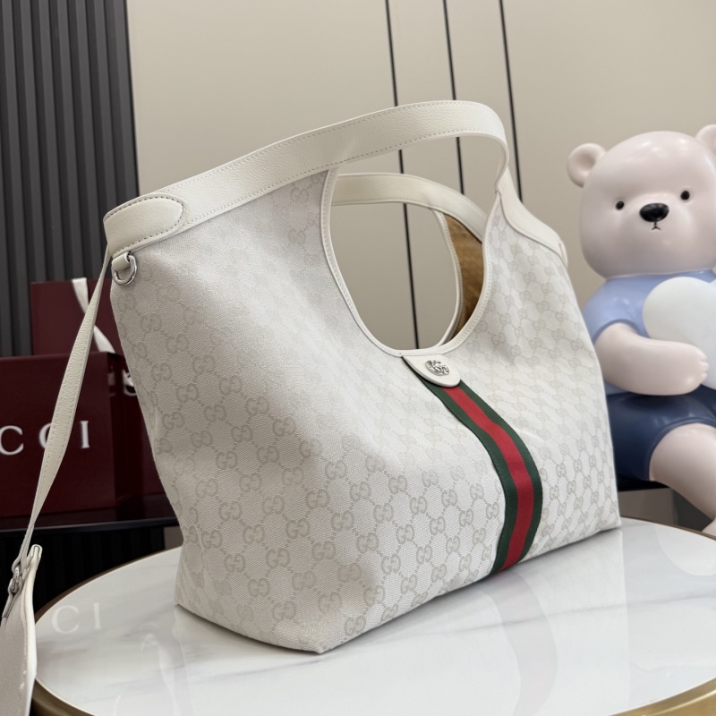 Сумка Gucci с монограммой и ремешком
