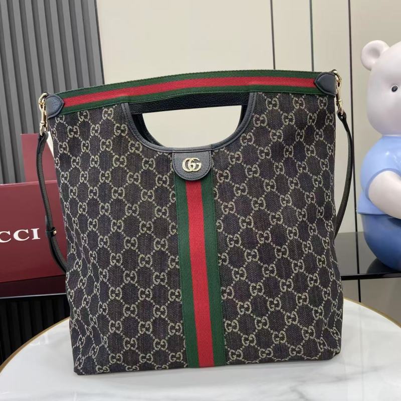 Сумка Gucci с монограммой и ремешком